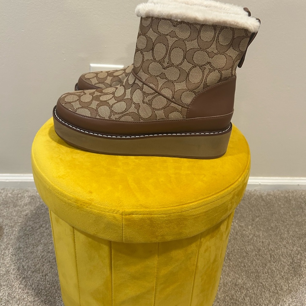 Coach Brown Winter Boots with Cream Fur Trim